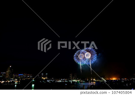 煙花橫濱/神奈川縣報紙菸花匯演2014年橫濱大學橋（山下公園）2014年8月5日 107405804