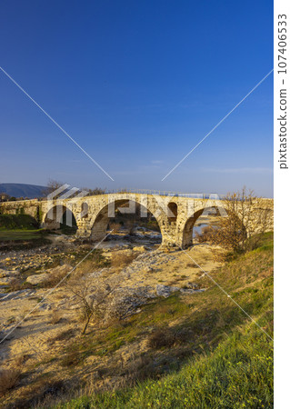 Pont Julien, roman stone arch bridge over Calavon river, Provence, France Pont Julien, roman stone arch bridge over Calavon river, Provence, France 107406533
