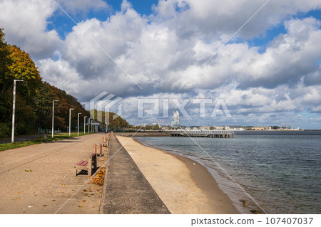 Promenade And Beach At Baltic Sea In Gdynia 107407037