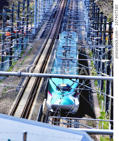 Shinkansen from Shin-Hakodate-Hokuto Station observation deck 107407580