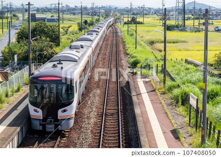 [Takayama Main Line] Limited express Hida No. 5 and 25 series passing through Nagamori Station 107408050