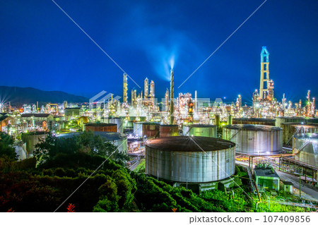 Wakayama Prefecture, Arita City, Hatsushima Sato-cho (Tonen General Factory Night View, West Side) 107409856