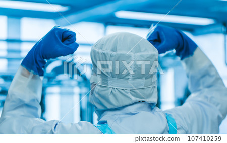 在工廠工作的人 在工廠工作的人 107410259