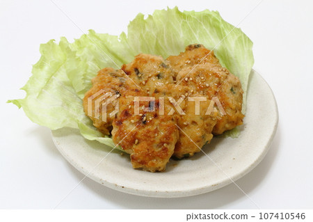 chicken meatball hamburger 107410546