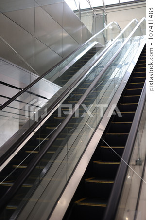 Escalator Escalator 107411483