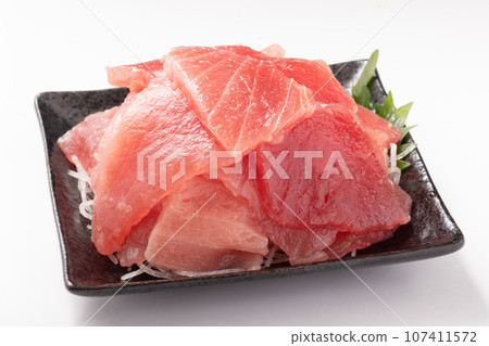 Tuna clipping off 107411572