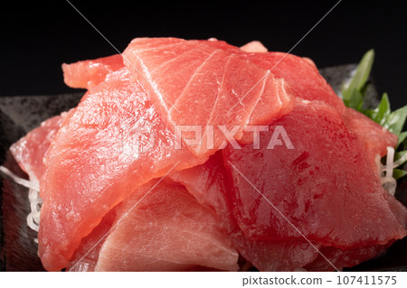 Tuna clipping off Tuna clipping off 107411575