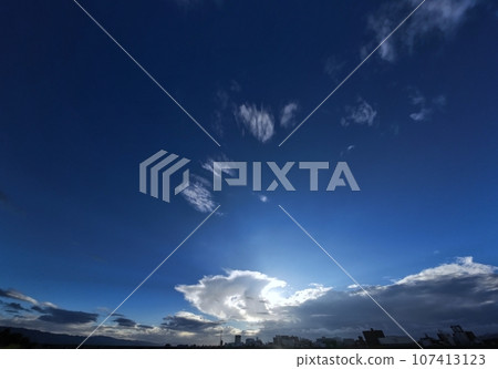 初秋的早晨天空有雷雲，超廣角，天基，230918am 107413123