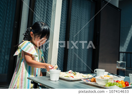 younger, brat, girl 107414633