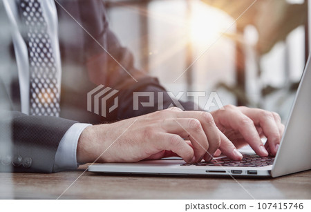 messages to colleagues and making financial information sheet to sum up the meeting. 107415746