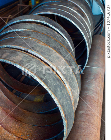 Round metal rings for joining and welding pipes. Procurement for repair of the pipeline. Industrial 107416737