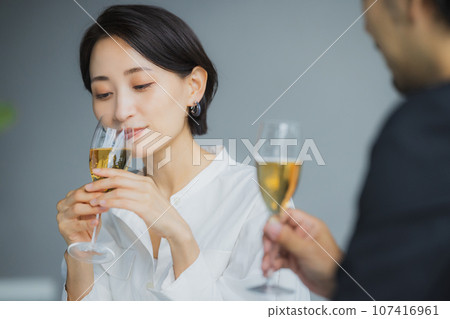Middle couple toasting with champagne Middle couple toasting with champagne 107416961