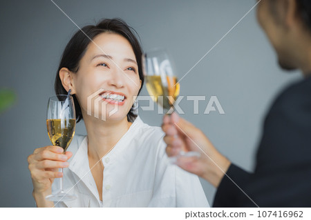 Middle couple toasting with champagne Middle couple toasting with champagne 107416962