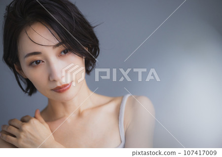 beauty middle beauty middle 107417009