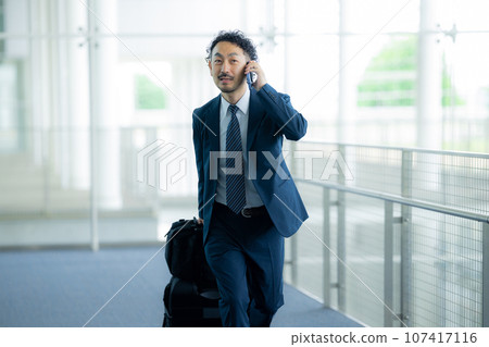 suitcase man in suit 107417116