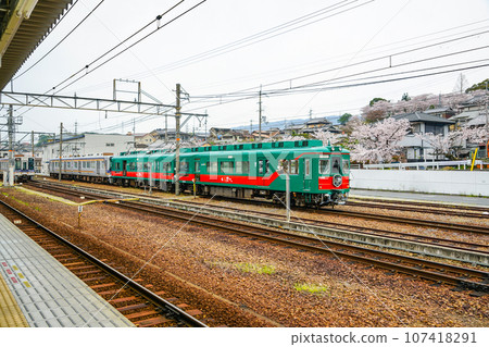 ``Tenku'' stopping at Nankai Electric Railway Hashimoto Station 107418291