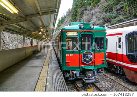 Gokurakubashi Station's Tenku and Koya 107418297