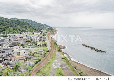 Niigata Yoneyama coast under cloudy sky (from Seigahana) 107418718