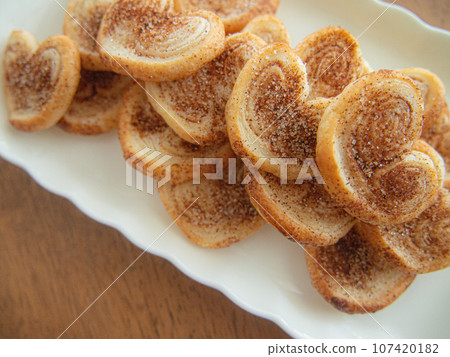 Making Sweets Palmier 107420182
