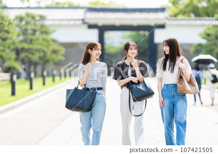喜歡觀光、女性旅行的女性 107421505