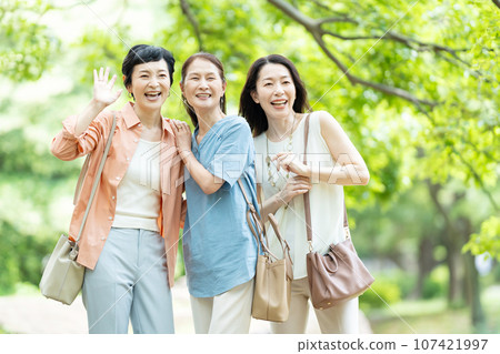 Middle women who enjoy traveling 107421997