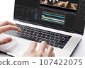 影片編輯期間電腦的影像 107422075