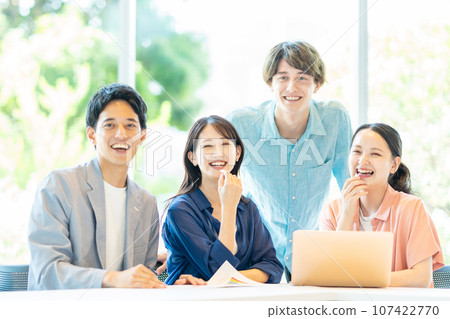休閒商務年輕商務人士 107422770