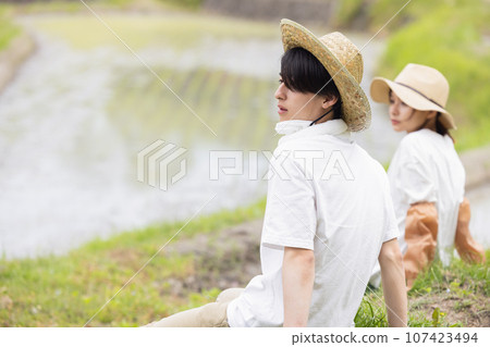 Farmer Agriculture Men and Women 107423494