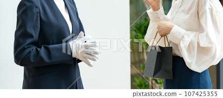 女人購物客服 107425355