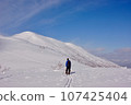 Hokkaido backcountry aiming for the summit 107425404