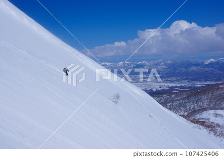 Hokkaido Niseko backcountry skiing Hokkaido Niseko backcountry skiing 107425406