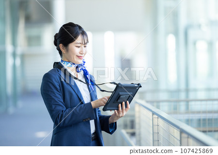 機場地勤人員引導 107425869