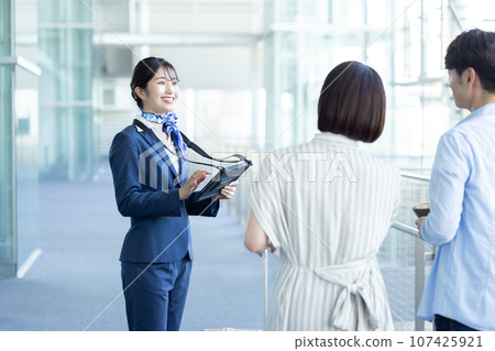 機場地勤人員引導 107425921