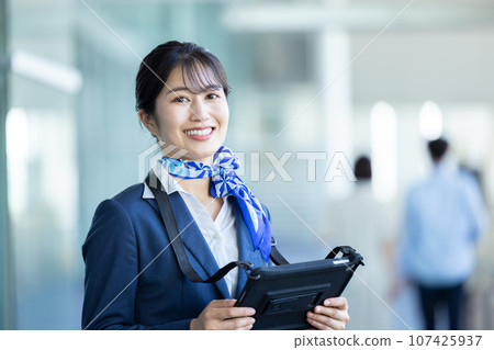 機場地勤人員引導 107425937