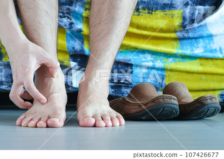 Men wear canvas shoes, he scratches legs and feet with itchy skin. Caused by of shoes Men wear canvas shoes, he scratches legs and feet with itchy skin. Caused by of shoes 107426677