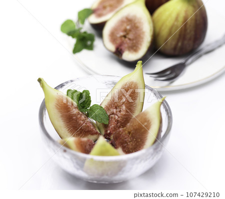 軟熟無花果（無花果）白色背景水果水果 107429210