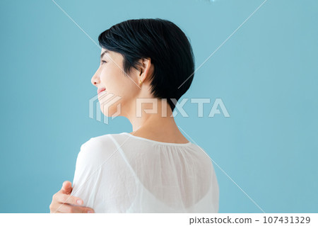 思考女性的個人資料 107431329