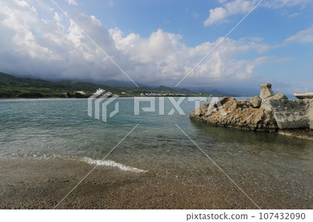 台東烏石鼻漁港旁的海岸風景 107432090