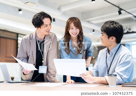 Male engineer having a meeting in the office Photography cooperation: WEEK Shiba Daimon (Sun Frontier Real Estate) 107432375