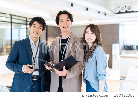 Male engineer having a meeting in the office Photography cooperation: WEEK Shiba Daimon (Sun Frontier Real Estate) Male engineer having a meeting in the office Photography cooperation: WEEK Shiba Daimon (Sun Frontier Real Estate) 107432393