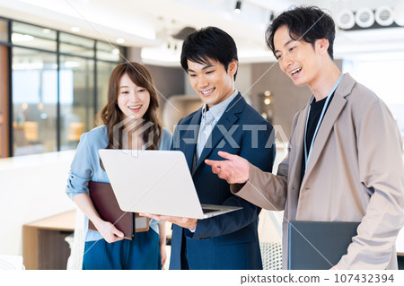 Male engineer having a meeting in the office Photography cooperation: WEEK Shiba Daimon (Sun Frontier Real Estate) Male engineer having a meeting in the office Photography cooperation: WEEK Shiba Daimon (Sun Frontier Real Estate) 107432394