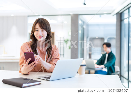 A female engineer working on a computer in the office Photography cooperation: WEEK Shiba Daimon (Sun Frontier Real Estate) A female engineer working on a computer in the office Photography cooperation: WEEK Shiba Daimon (Sun Frontier Real Estate) 107432407