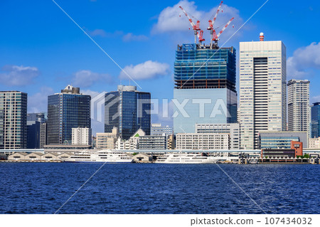 Urban scenery along the Yurikamome line from Harumi Pier Urban scenery along the Yurikamome line from Harumi Pier 107434032
