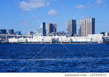 Urban scenery along the Yurikamome line from Harumi Pier 107434035