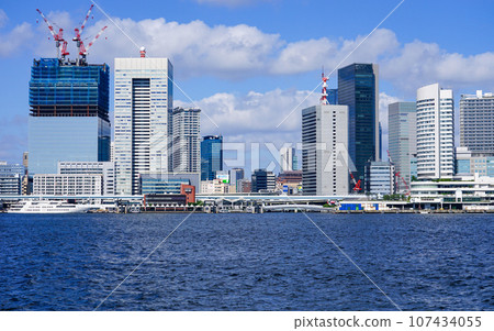 Urban scenery along the Yurikamome line from Harumi Pier 107434055