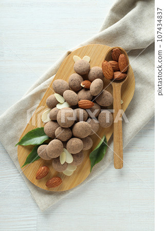 Tasty and sweet food - almonds in chocolate 107434837