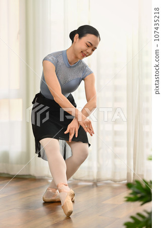 Shot of smiting ballet dancers rehearsing in bright dance studio. Dance, art, education and flexibility concept 107435218