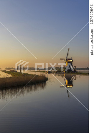 Traditional Dutch windmills in Kinderdijk - Unesco site, The Netherlands 107435648