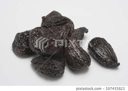 Figs (dried) 107435821