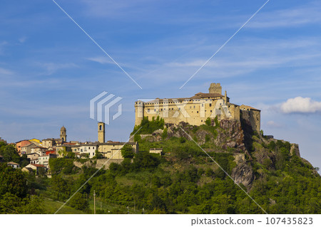 Bardi castle (Castello di Bardi) with town, province of Parma, Emilia Romagna 107435823